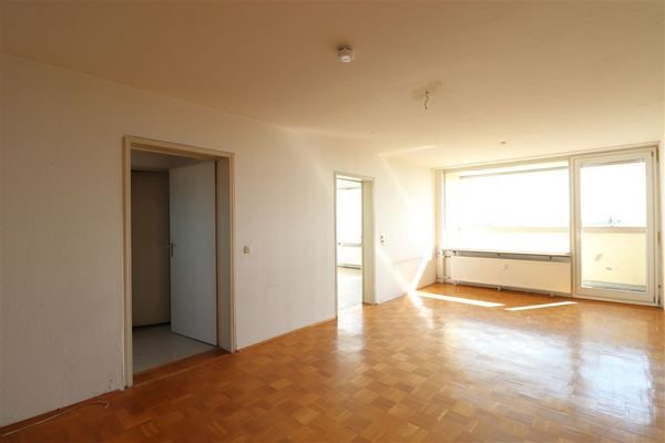 Helles Wohn- und Esszimmer