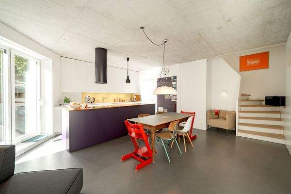 Blick in die offene Küche ...