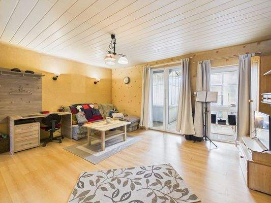 Wohnen mit Wintergarten und Zugang zum Garten 