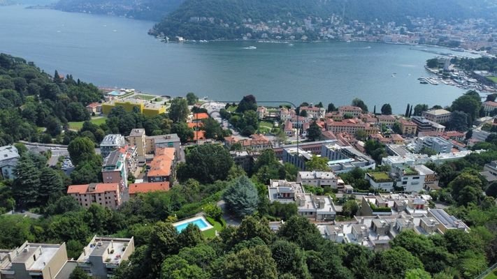 Haus mit beeindruckendem Blick auf die Stadt Como und den Comersee - Lombardei