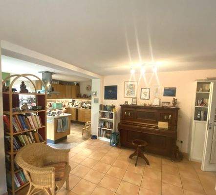 Familiäres Drehkreuz- Zugang zur Küche, Wintergarten, Wohn-und Esszimmer & Gartenterrasse