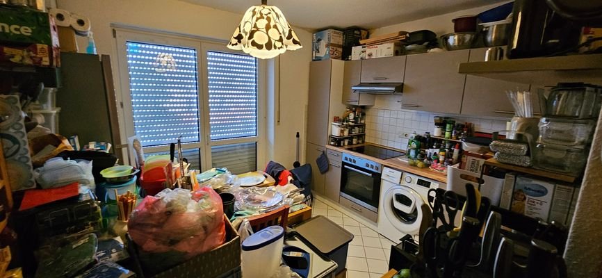 Küche mit Zugang zu Balkon