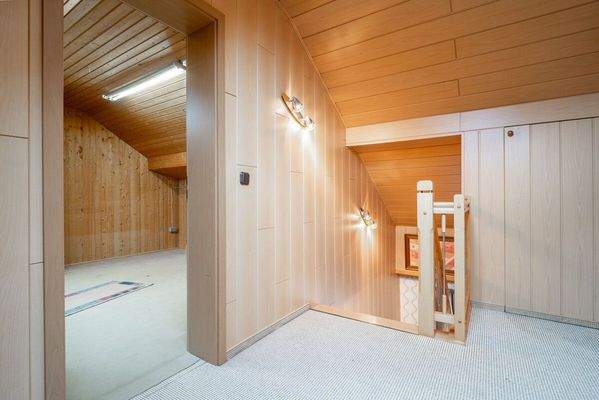 gelangen Sie auf den Dachboden