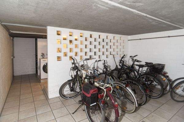 Wasch--und-Trockenraum-mir-angrenzenden-Fahrradkeller