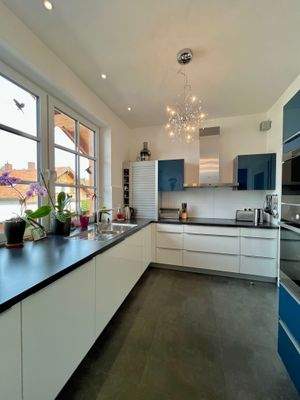 Lichtdurchflutete Küche