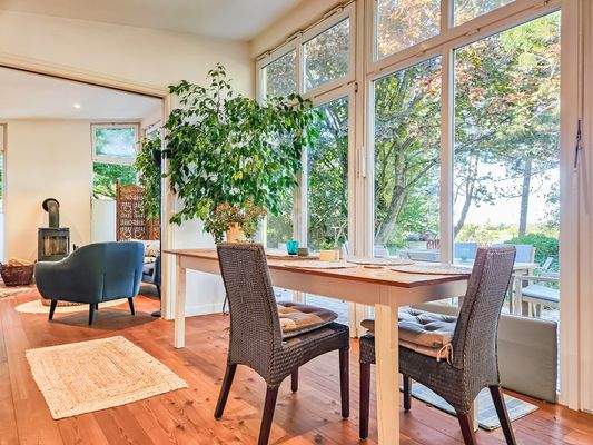 7. Essbereich mit Zugang zur Terrasse.jpg