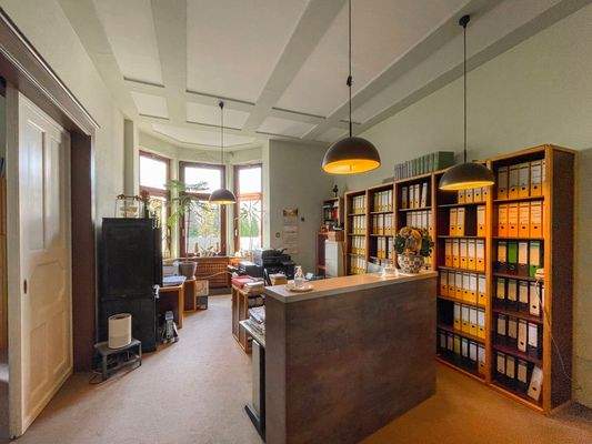 Eingang Gewerbefläche im EG / Villa