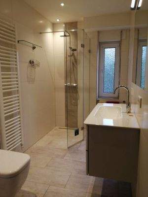 altersgerechtes Bad mit Fenster