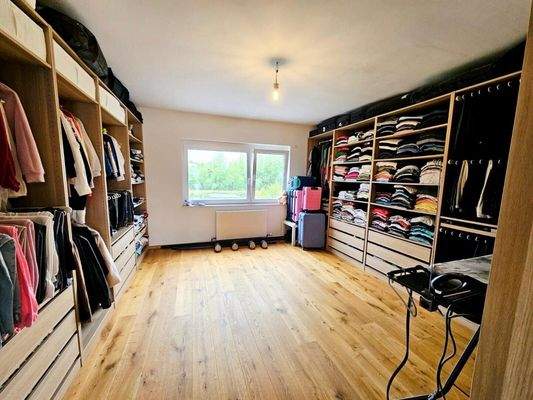 begehbarer Kleiderschrank