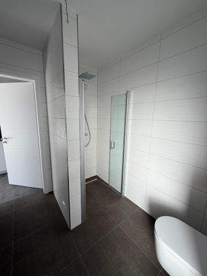 Modernes Badezimmer