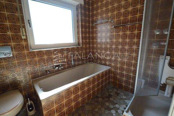 aus 2 - OG - ...und Dusche