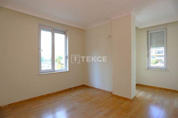 2-Bedroom Pool-View Apartment in Konyaaltı Sun City Residence