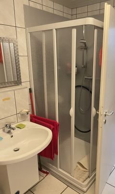 Dusche im Kellergeschoss.jpg