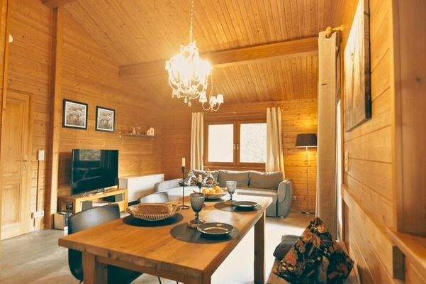 Essplatz und Mediabereich.jpg