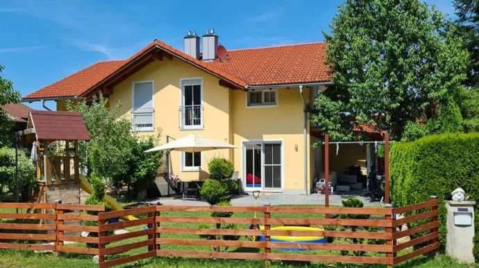 Sonnige moderne ca. 114 m2 große 4-Zimmer DHH mit Bergblick in Flintsbach