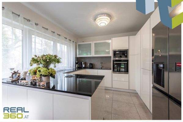 Edle voll ausgestattete Küche