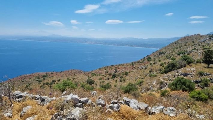 Kreta, Kefalas: Grundstück mit unverbaubarem Meerblick und Baugenehmigung zu verkaufen