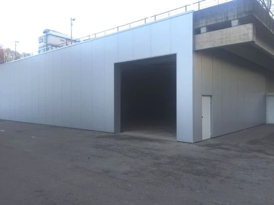 große Toreinfahrt 2 Nord, LkW