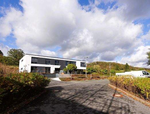 Parkplatz und Außenansicht