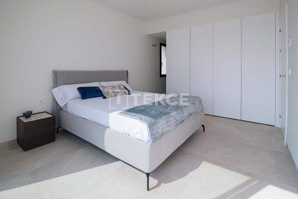 Villas with Private Pool and Parking in Los Montesinos