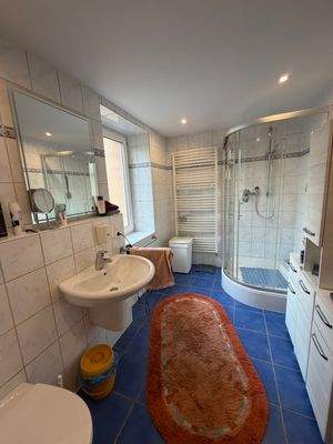 Wohnung Obergeschoss Badezimmer.jpg