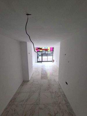 Ladensicht von Empore zu Straße 