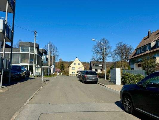 weiterführende Strasse