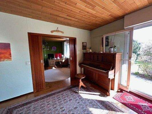 Wohnzimmer und weiteres Zimmer Teilansicht EG