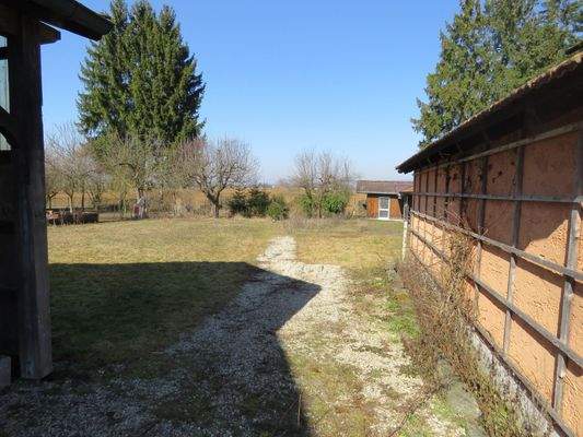 Blick auf das Grundstück 