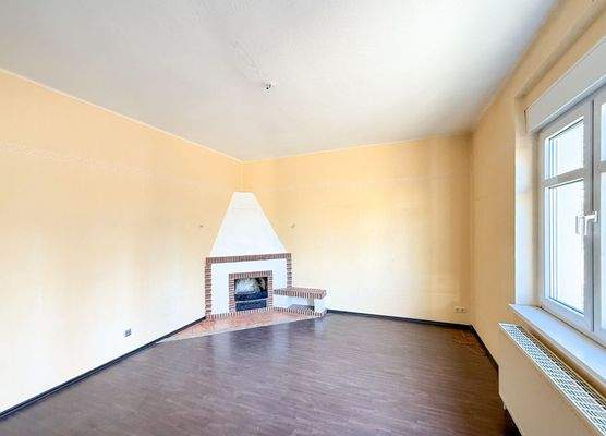 ...mit Kamin im Erdgeschoss