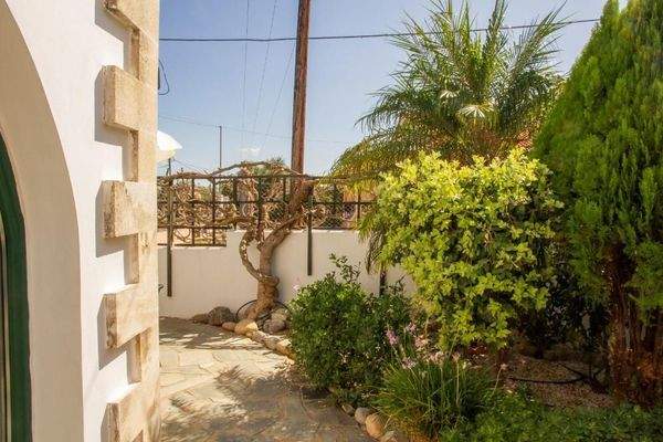 Kreta, Maleme: Traditionelles kretisches Haus zu verkaufen, nur wenige Schritte vom Strand entfernt