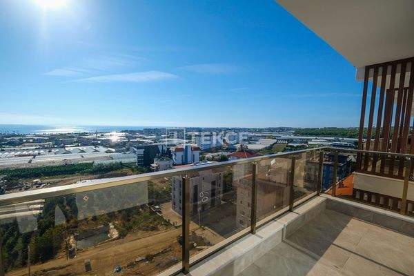 Sea and City-View Apartments in a Complex in Antalya Alanya