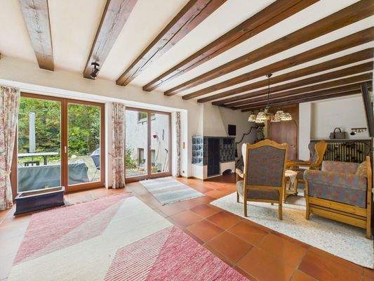 Kaminzimmer mit Blick in den Garten