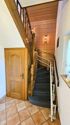 Whg1, Hauseingangsbereich und Tür zum Keller