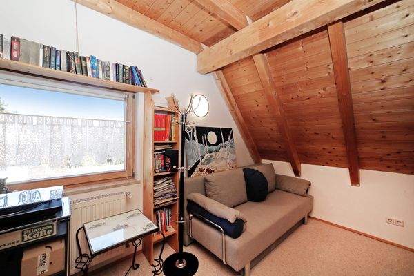 Kinderzimmer/Büro im DG