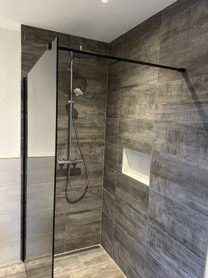 DHH Dusche.jpg
