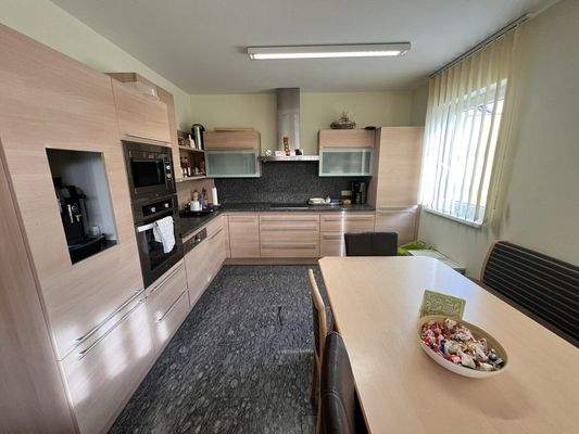 Küche mit Essbereich im EG