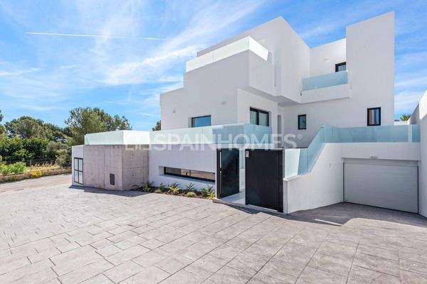 Detached Houses with Large Plots in Polop Centro Alicante