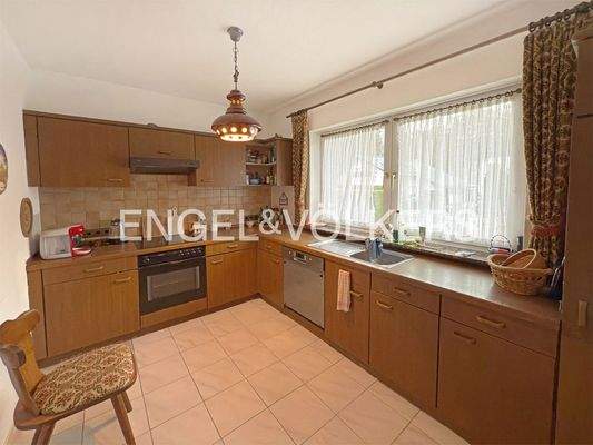 EG: Küche mit Einbauküche
