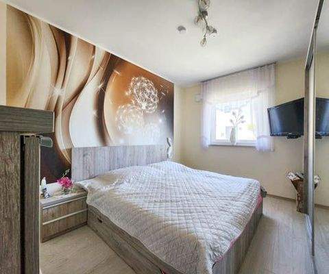 Stilvolles Gästezimmer mit maßangefertigtem Mobiliar