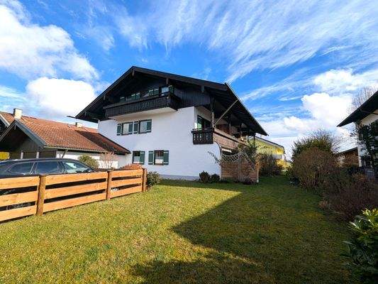 Südwestansicht des charmanten Mehrfamilienhauses