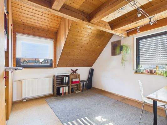 2. OG - Kinderzimmer 1 mit Einbauschrank