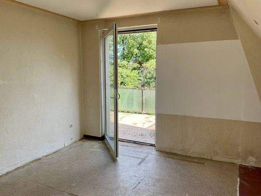 Zimmer mit Zugang zum Balkon