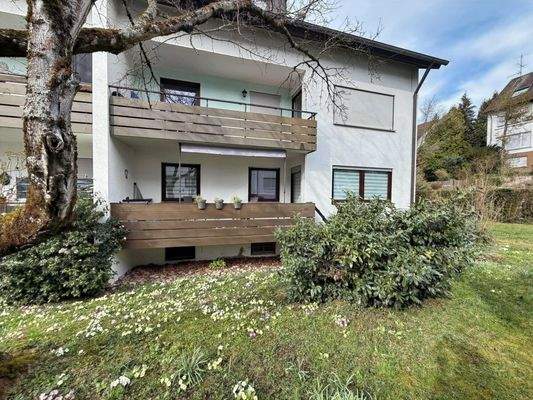 Hausansicht mit Balkon