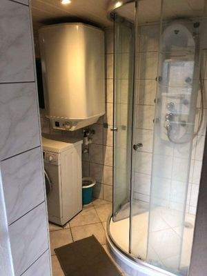 05 Whg 2 Dusche im Bad.jpg