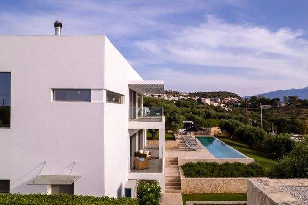 Kreta, Plaka: 2 Luxusvillen mit Tennisplatz, Olivenhain und atemberaubendem Meerblick zu verkaufen