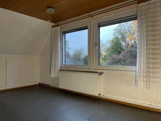 Großes Zimmer/DG Straßenseite