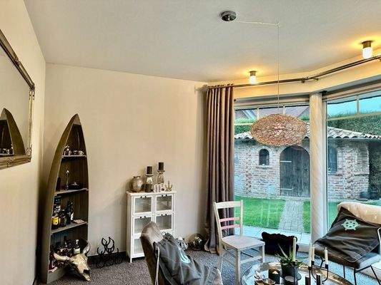 Wintergarten, Blick auf gemauertes Gartenhaus