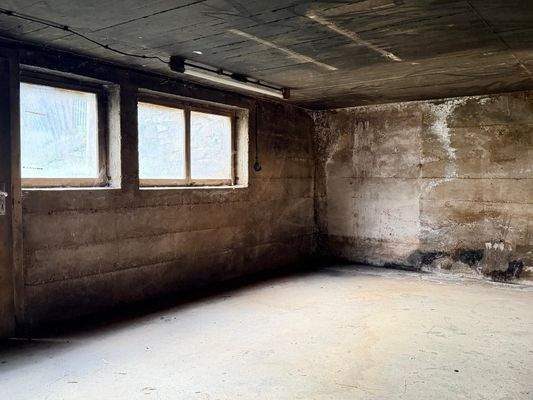 Keller, Lager evtl. Garage?