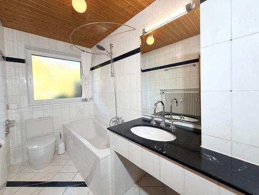 Helles Badezimmer (Obergeschoss)